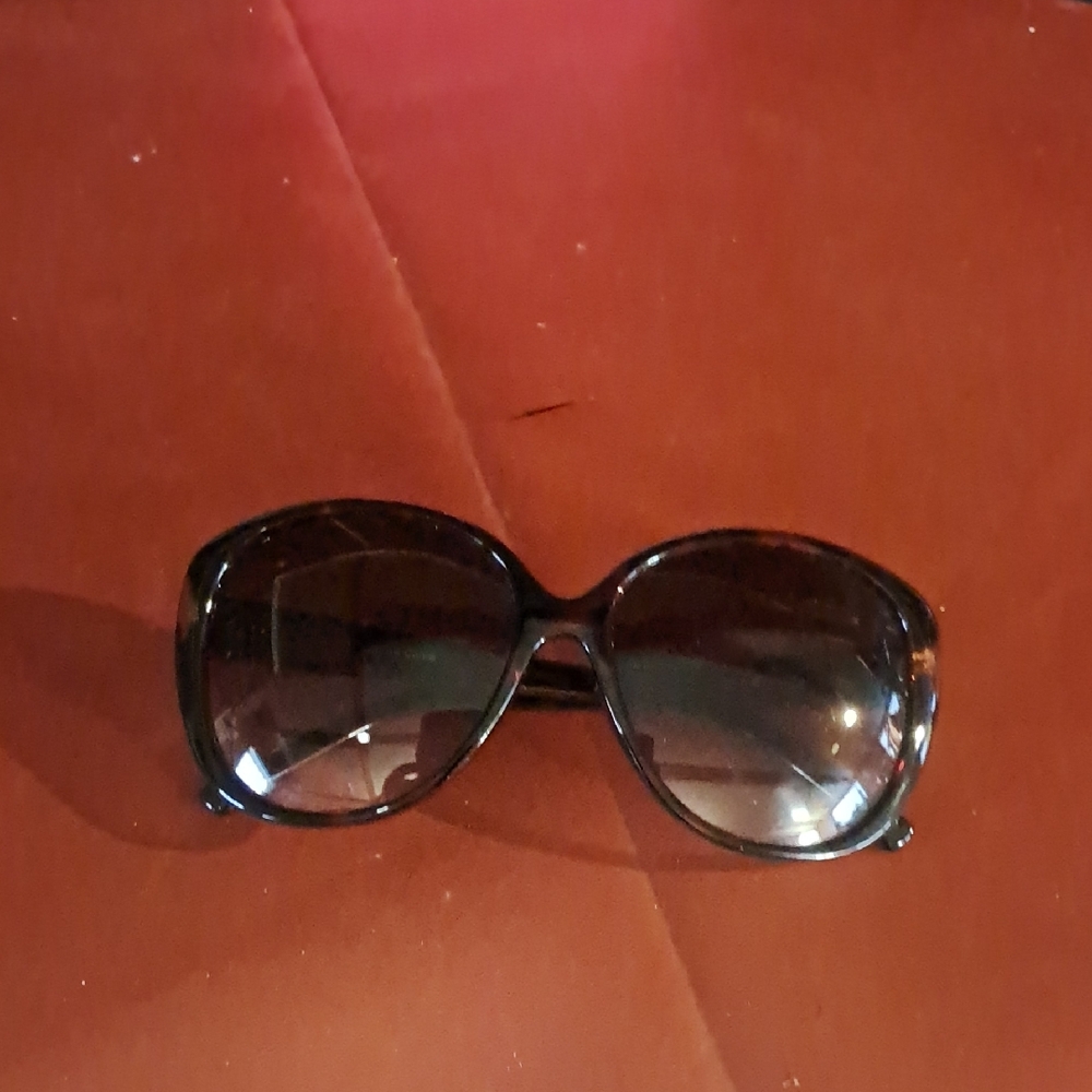 Elegant Black Sunglasses